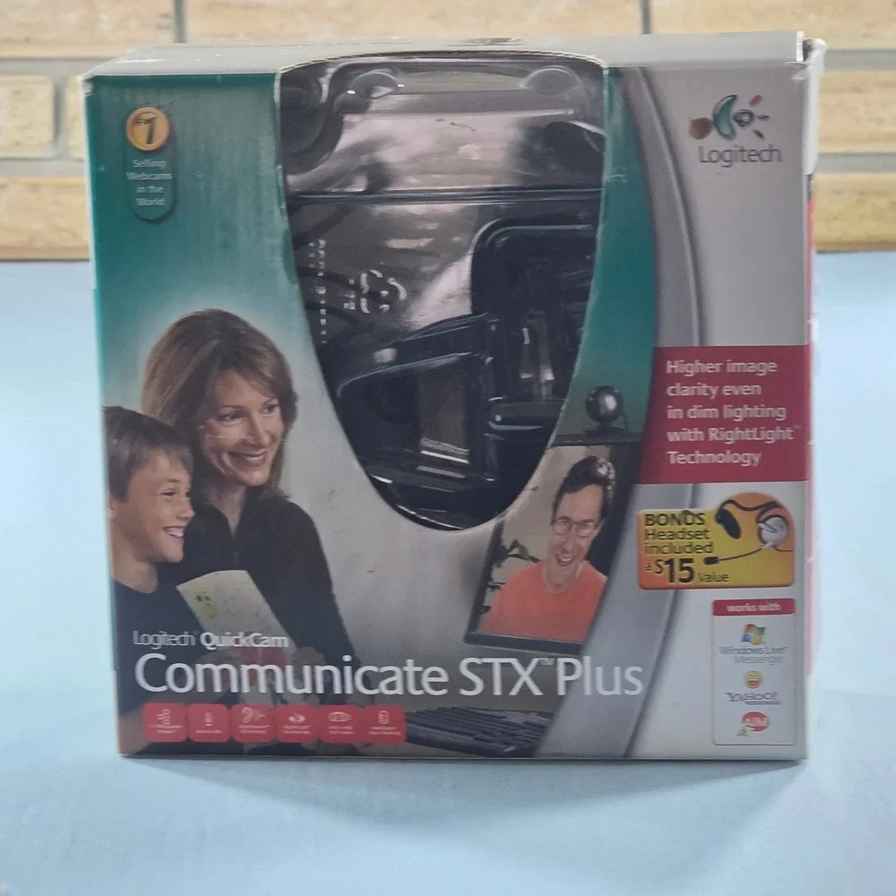 Logitech QuickCam Communicate STX Plus Webcam with Headset RightLight VGA USB
